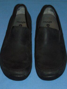 AHNU PRO LEATHER SLIP ONS